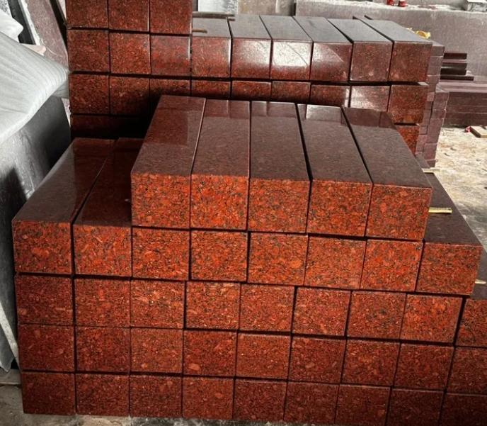 Red Granites Pillers 