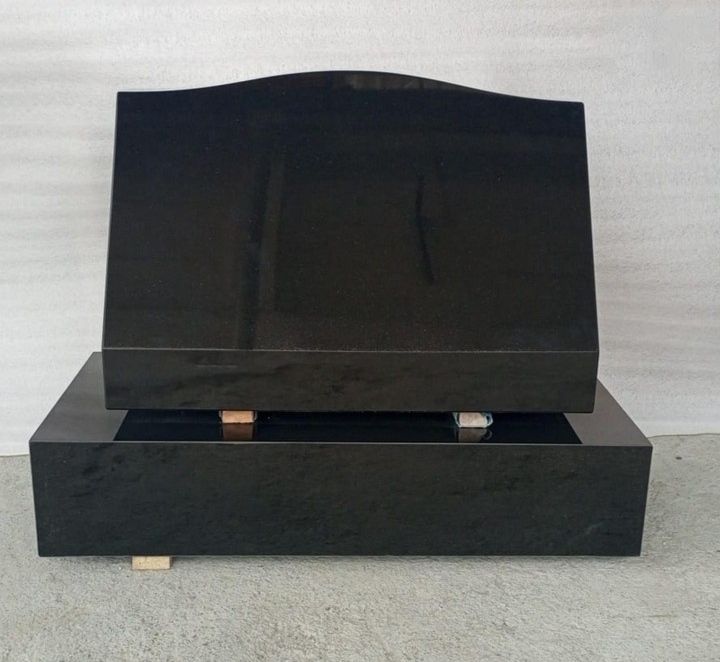 Black Granites Monuments 